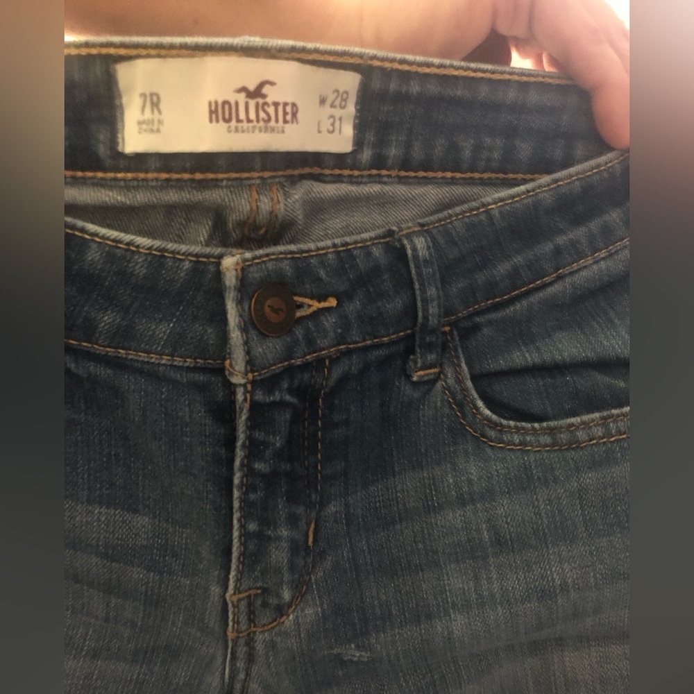 These are Hollister size 7 ripped skinny jeans